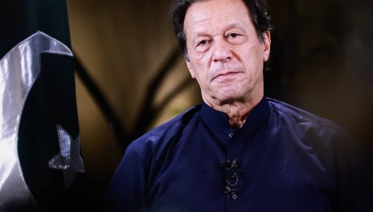 Eski Pakistan Başbakanı İmran Han ve Eşine Yolsuzluk Davasında 17’şer Yıl Hapis Cezası