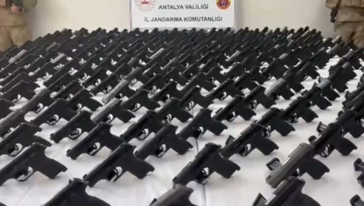 Antalya’da Dev Silah Operasyonu: 393 Ruhsatsız Tabanca Ele Geçirildi