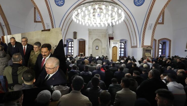 Güler Hatay’da Vatandaşlarla Bayramlaştı