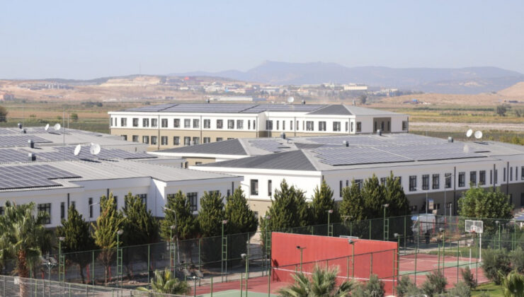 İzmir’de KYK Yurdunda Hareketli Dakikalar: Şüpheli Şahıs Yakalandı, Yurt Müdürü Görevden Alındı
