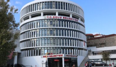 Bolu Belediyesi’nde ‘İrtikap’ Operasyonu: Başkan Yardımcısı ve Meclis Üyesi Gözaltında