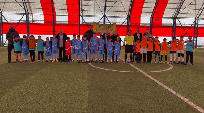 Ağrı’da “Maarifin Kalbinde Çocuk” etkinlikleri kapsamında Minikler Futbol Turnuvası başladı