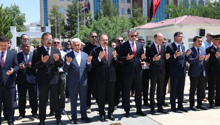Siirt’te 15 Temmuz’un 10. Yılında Şehitler Minnet Ve Dualarla Yâd Edildi